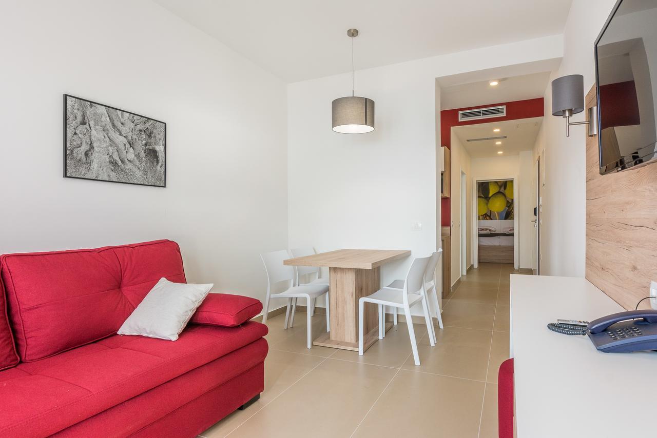 Apartments Vila 4M ราชานาส ภายนอก รูปภาพ