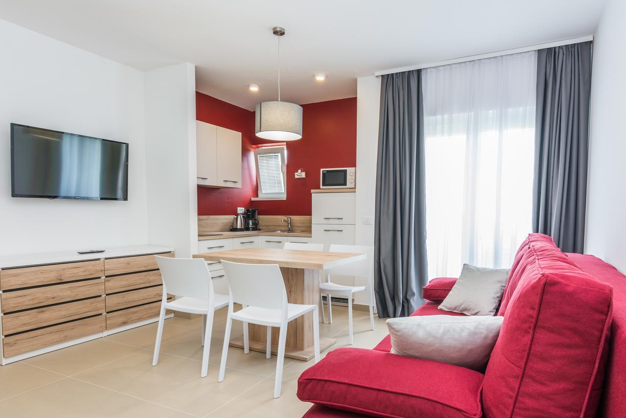 Apartments Vila 4M ราชานาส ภายนอก รูปภาพ